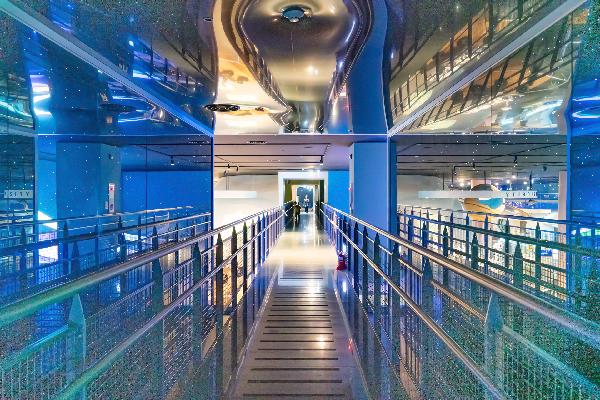 스페이스 워크(Space Walk) 섬네일 이미지