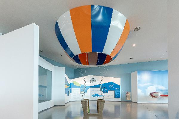 乘着热焰飞上天空_热气球体验