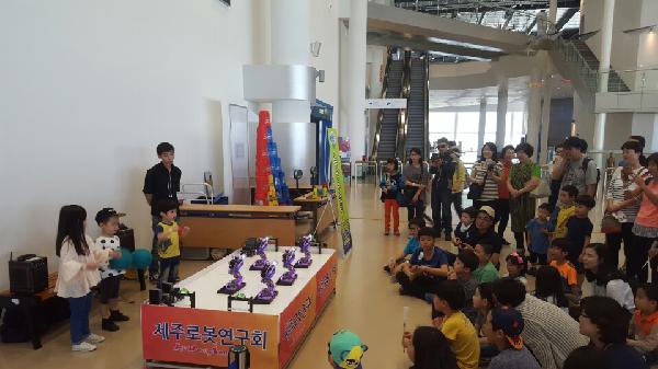 로봇공연 현장스케치 섬네일 이미지